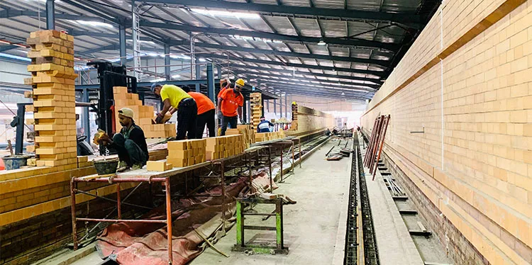 Forno Túnel para Queima de Tijolos, Cerâmica e Telhas com Controle Automático de Temperatura e Alta Eficiência Térmica 2